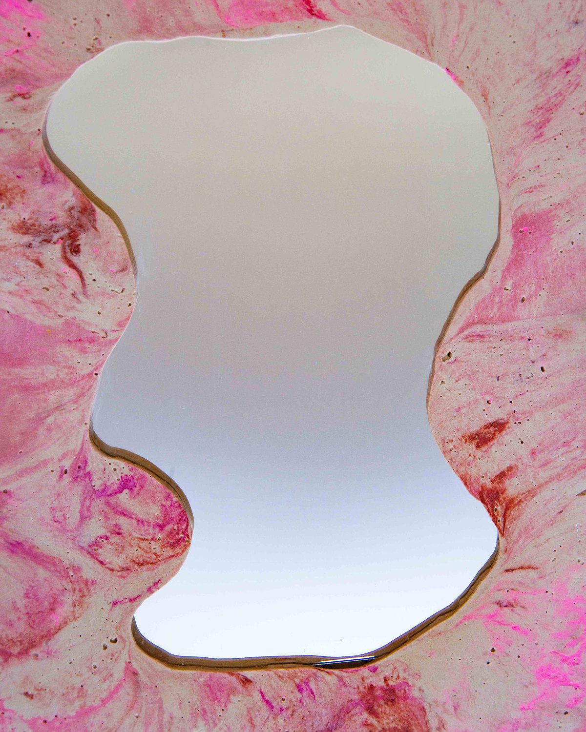 Détail d'un miroir rose vif